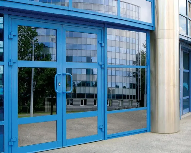 Алюминиевые двери